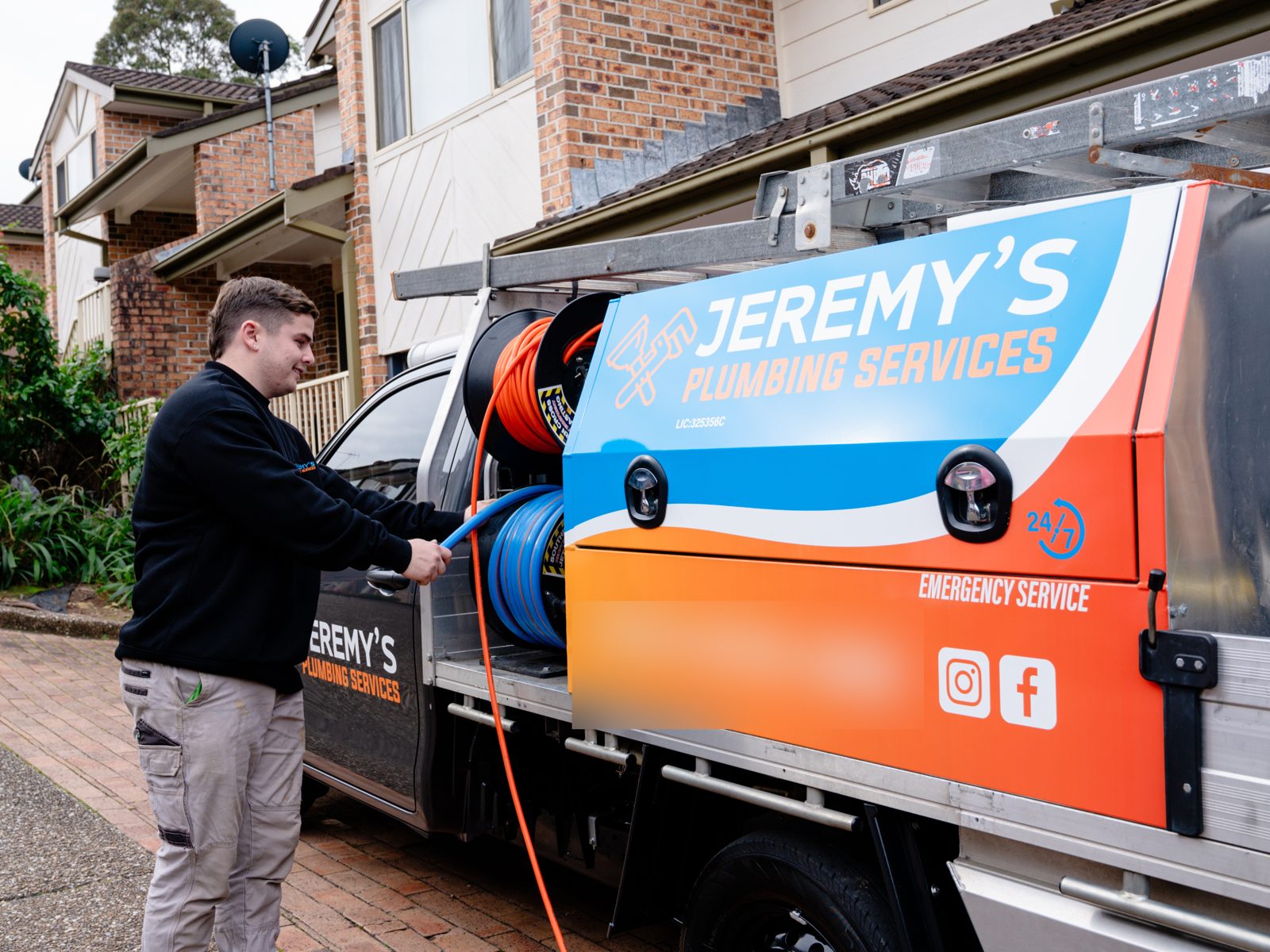 Jet blasting rig on the service ute